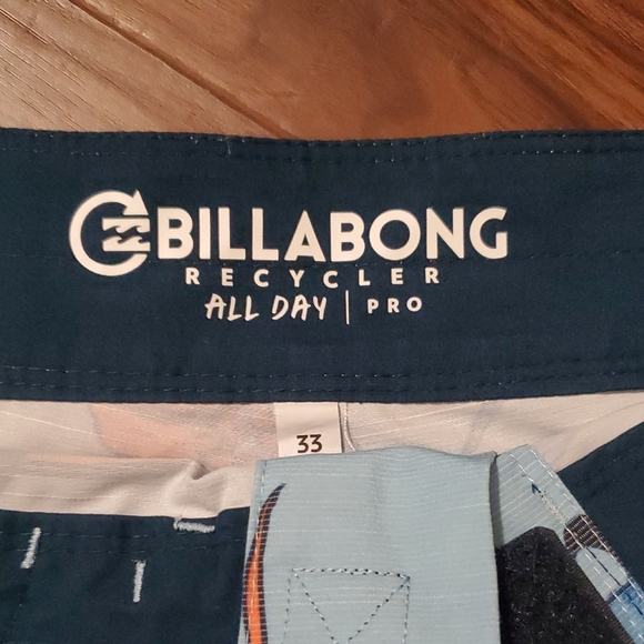 Billabong Men's Light Blue Floral Board Shorts - Picture 2 of 5